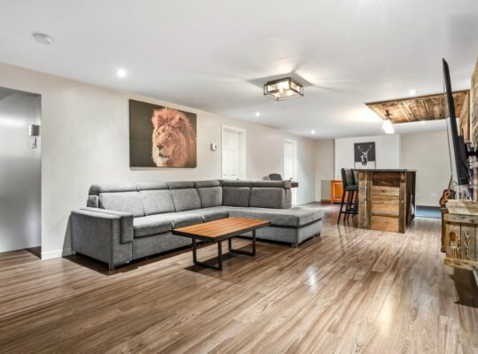 Roxton Pond (Estrie) :Immeuble locatif 3 logements