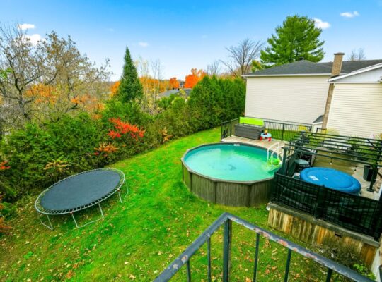 Roxton Pond (Estrie) :Immeuble locatif 3 logements