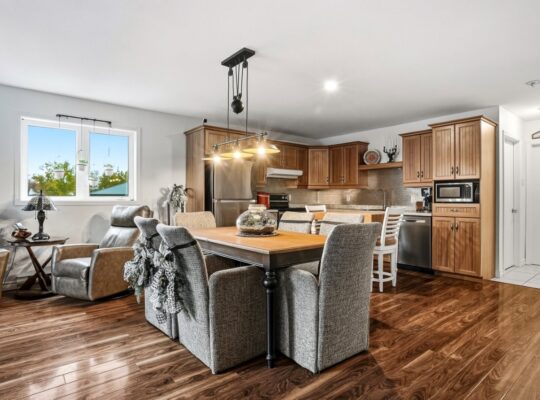 Roxton Pond (Estrie) :Immeuble locatif 3 logements