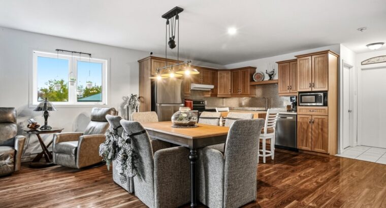 Roxton Pond (Estrie) :Immeuble locatif 3 logements