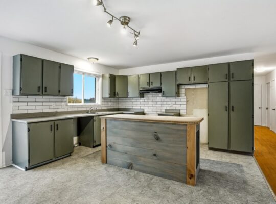 Roxton Pond (Estrie) :Immeuble locatif 3 logements