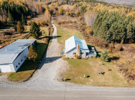 Audet (Estrie) : Domaine de 152 acres, érablière