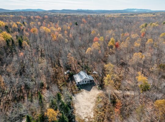 Audet (Estrie) : Domaine de 152 acres, érablière