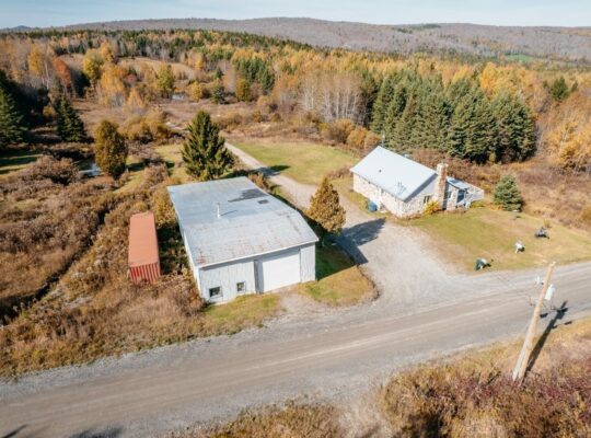 Audet (Estrie) : Domaine de 152 acres, érablière