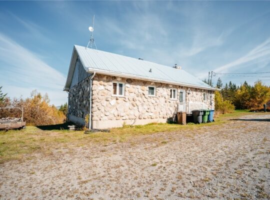 Audet (Estrie) : Domaine de 152 acres, érablière