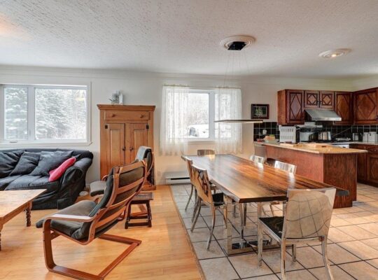 Audet (Estrie) : Domaine de 152 acres, érablière