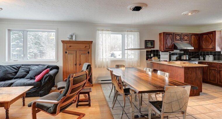 Audet (Estrie) : Domaine de 152 acres, érablière