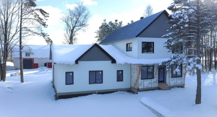 St-Albert (Centre-du-Québec) : Maison en constr.