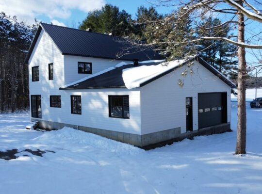 St-Albert (Centre-du-Québec) : Maison en constr.