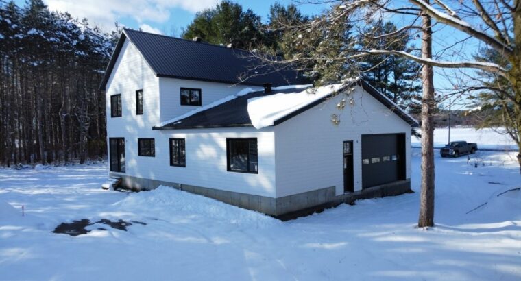 St-Albert (Centre-du-Québec) : Maison en constr.