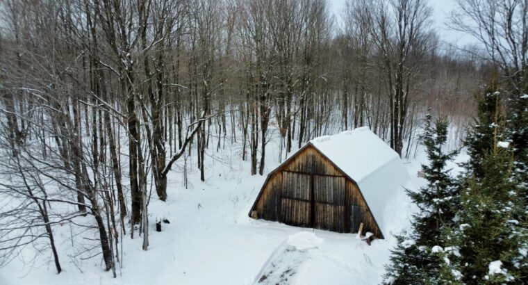 Dudswell (Estrie) : Fermette 108 acres, bâtiments