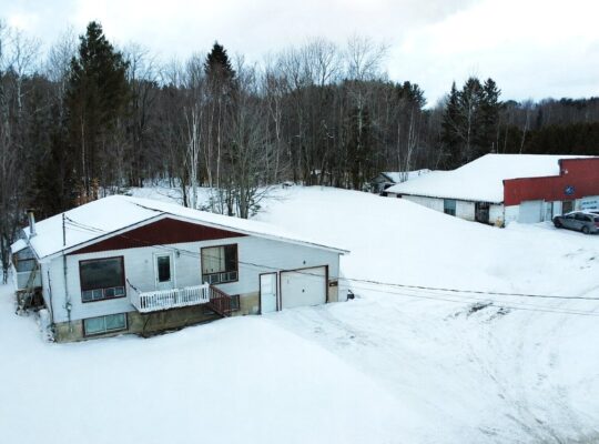Val-des-Sources (Estrie) : Maison, garage attenant