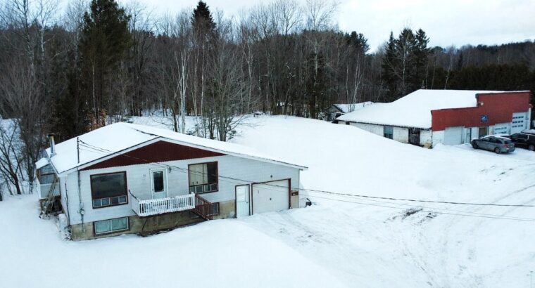 Val-des-Sources (Estrie) : Maison, garage attenant