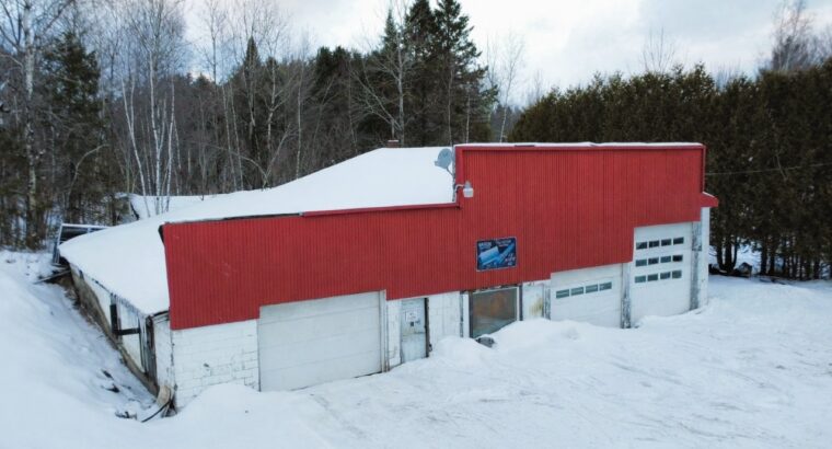 Val-des-Sources (Estrie) : Maison, garage attenant