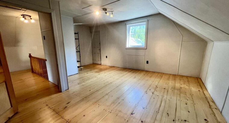 Estrie (Danville) : Maison terrain de 19 461Pi2