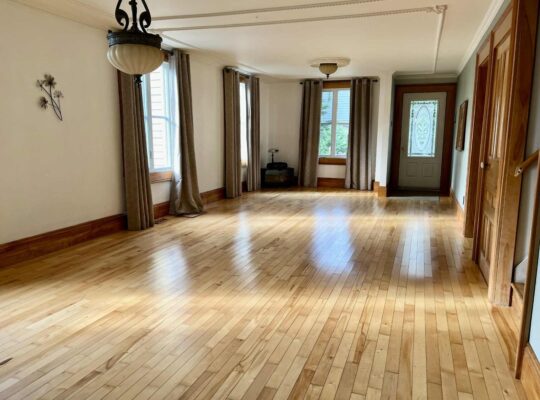 Estrie (Danville) : Maison terrain de 19 461Pi2