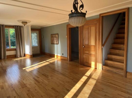 Estrie (Danville) : Maison terrain de 19 461Pi2