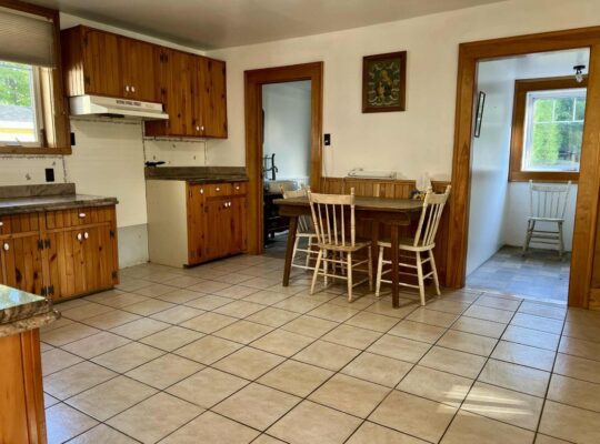 Estrie (Danville) : Maison terrain de 19 461Pi2