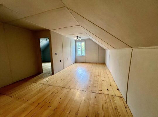 Estrie (Danville) : Maison terrain de 19 461Pi2