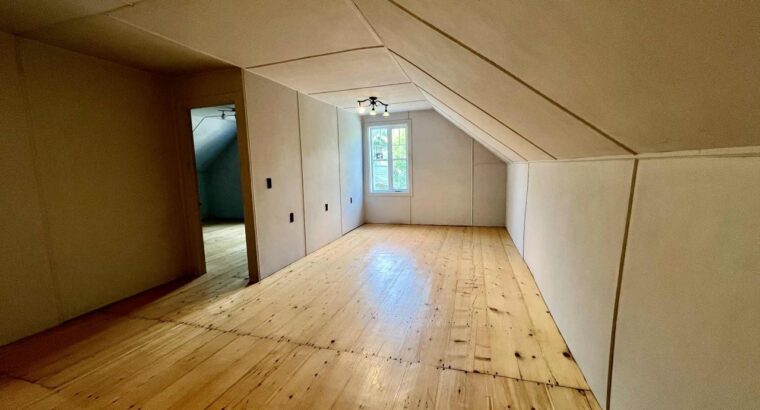 Estrie (Danville) : Maison terrain de 19 461Pi2