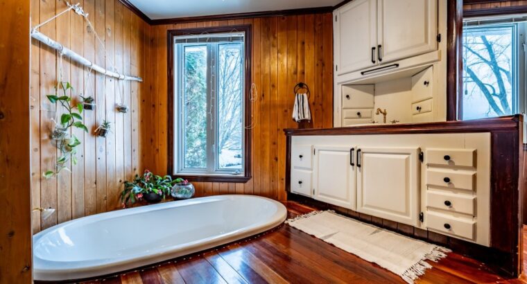 Trois-Rivières: Fermette équestre 4.86ac bord eau