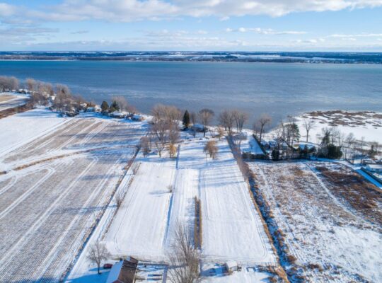Trois-Rivières: Fermette équestre 4.86ac bord eau