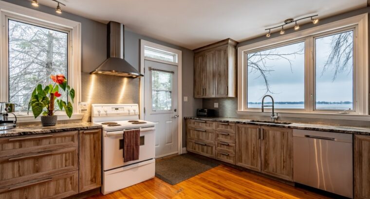 Trois-Rivières: Fermette équestre 4.86ac bord eau