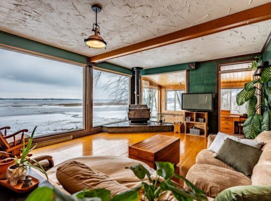 Trois-Rivières: Fermette équestre 4.86ac bord eau