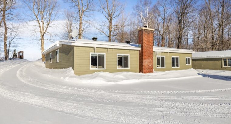 Lévis- Centre équestre; 3 maisons; écuries