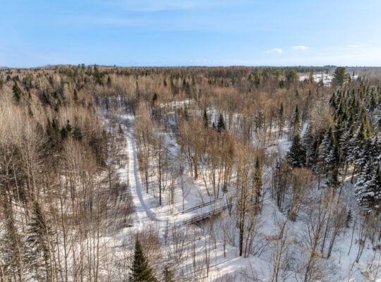 Lévis- Centre équestre; 3 maisons; écuries