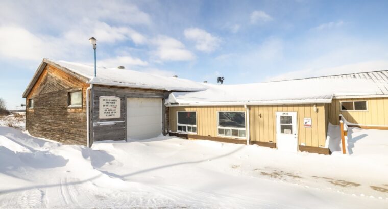 Lévis- Centre équestre; 3 maisons; écuries