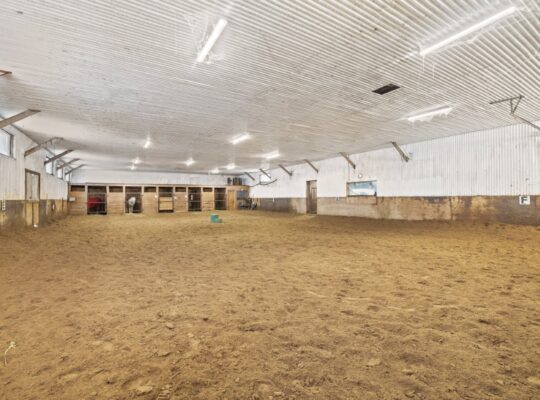 Lévis- Centre équestre; 3 maisons; écuries