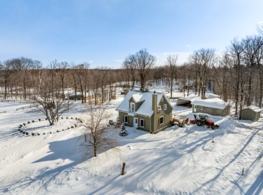 Lévis- Centre équestre; 3 maisons; écuries