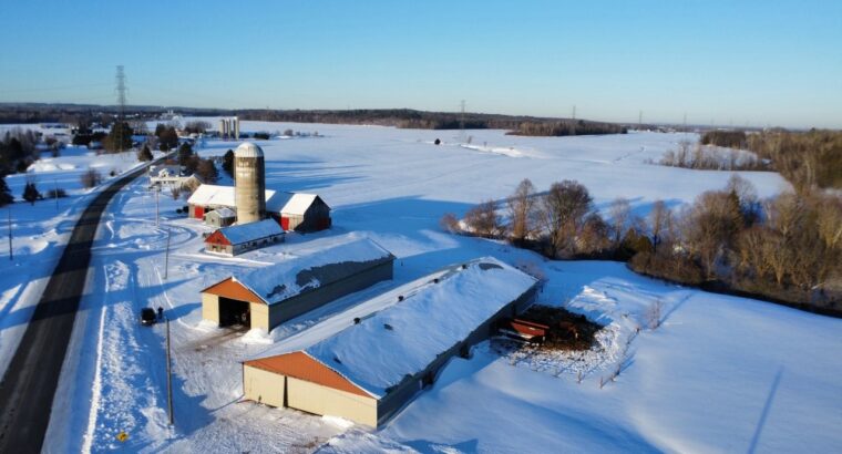 Sainte-Ursule (Mauricie) : Ferme & bâtiments 408ac
