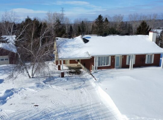 Sainte-Ursule (Mauricie) : Ferme & bâtiments 408ac