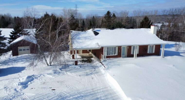 Sainte-Ursule (Mauricie) : Ferme & bâtiments 408ac