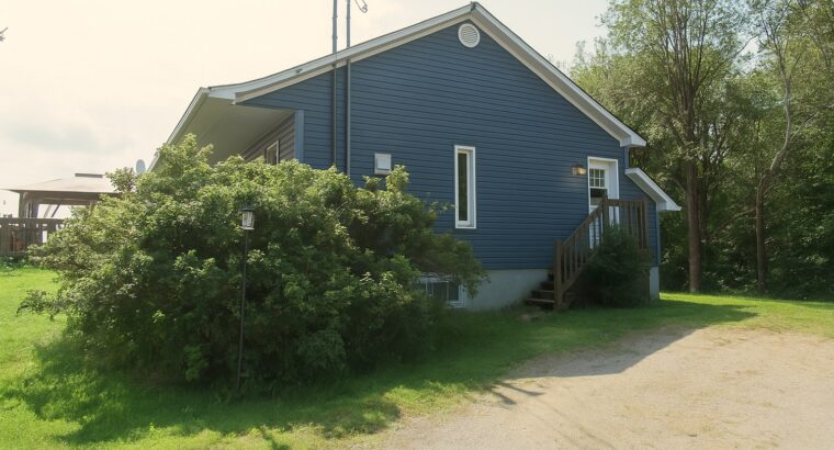 Weedon (Estrie) : Domaine équestre de 71 acres