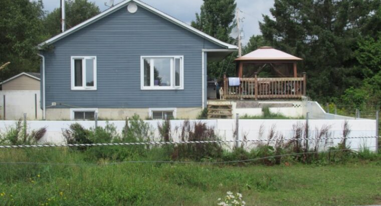 Weedon (Estrie) : Domaine équestre de 71 acres