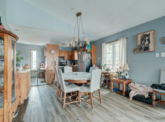 Weedon (Estrie) : Domaine équestre de 71 acres