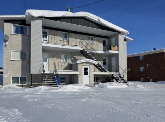 Thetford Mines: Immeuble à revenus 8 logements