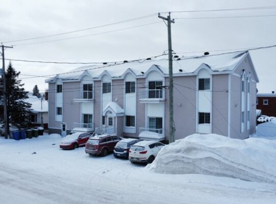 Thetford Mines: Immeuble à revenus 8 logements