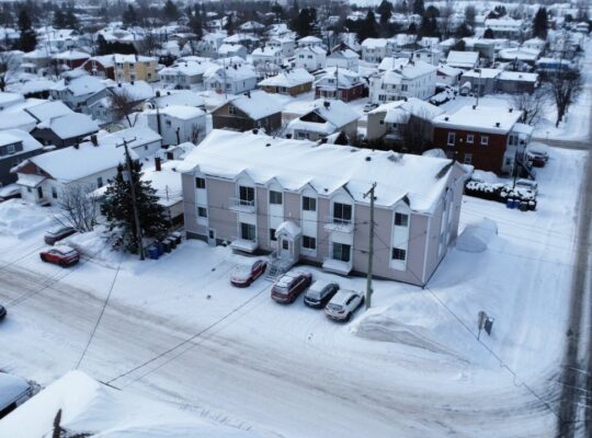 Thetford Mines: Immeuble à revenus 8 logements