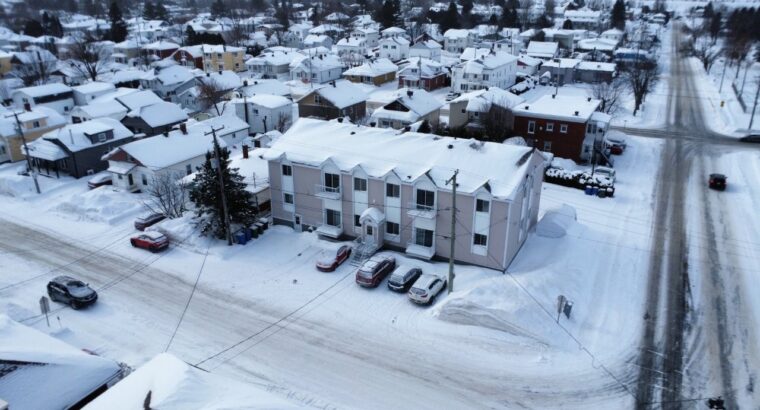 Thetford Mines: Immeuble à revenus 8 logements