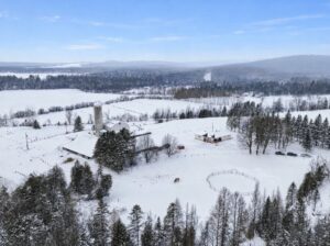 Valcourt (Estrie) : Fermette 98 ac av Maison