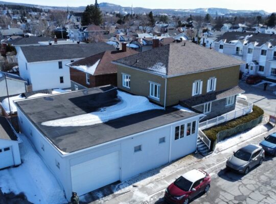 Thetford Mines (Chaud. App) : Triplex Garage