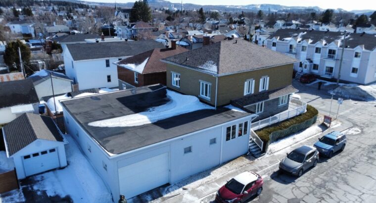 Thetford Mines (Chaud. App) : Triplex Garage