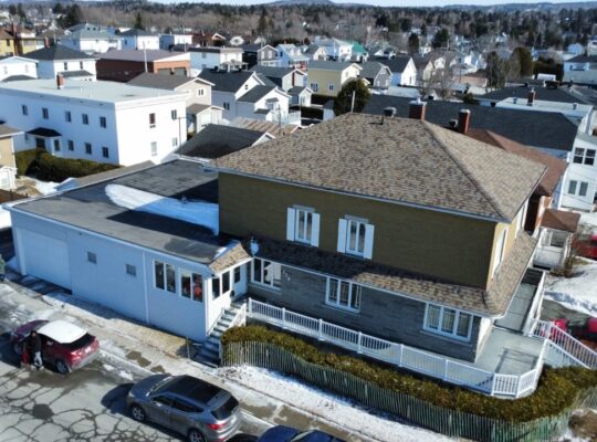 Thetford Mines (Chaud. App) : Triplex Garage