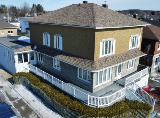 Thetford Mines (Chaud. App) : Triplex Garage