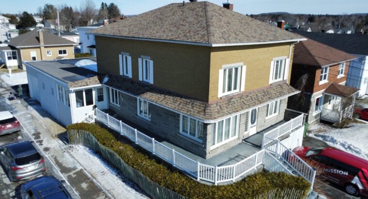Thetford Mines (Chaud. App) : Triplex Garage