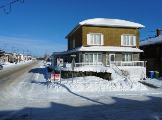 Thetford Mines (Chaud. App) : Triplex Garage